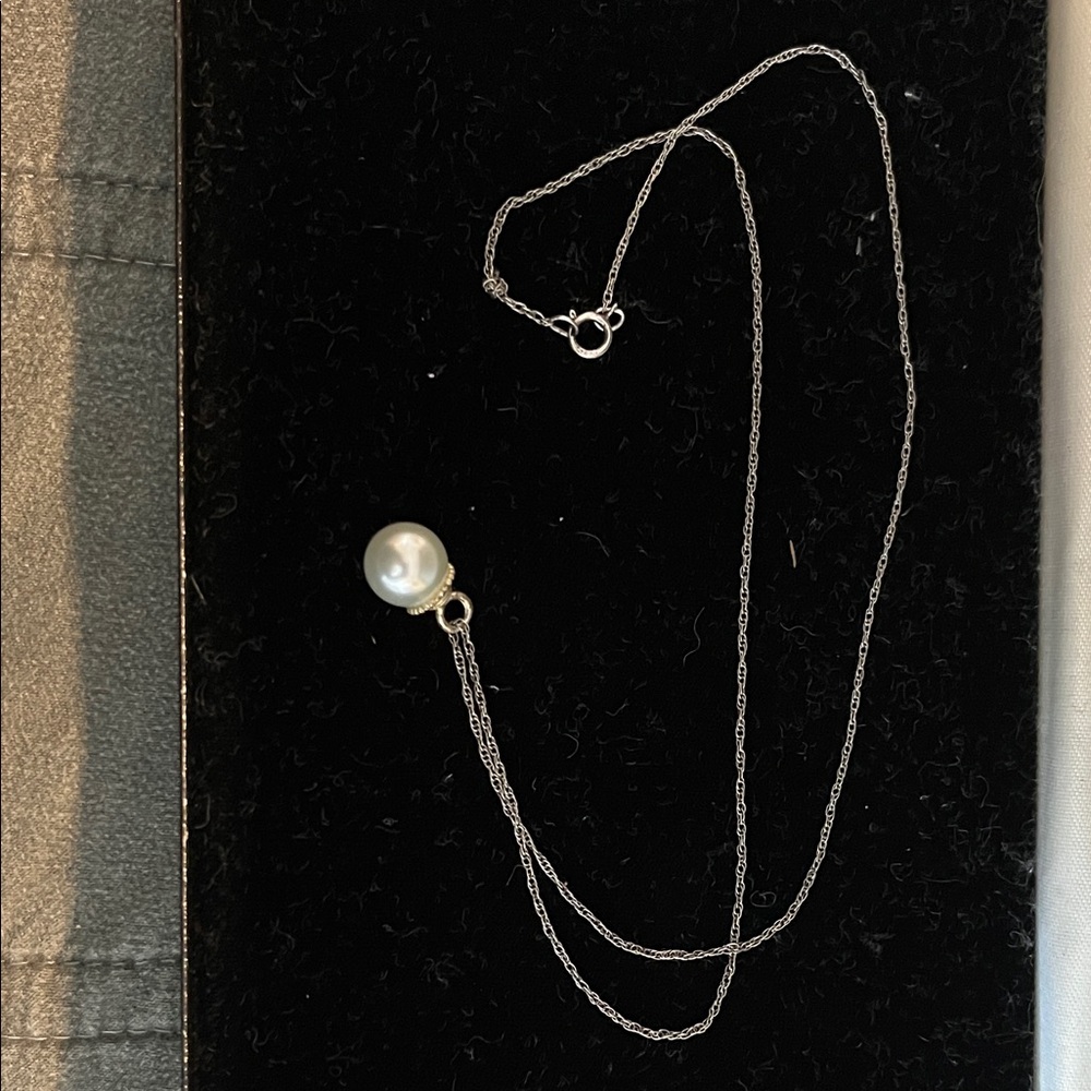 Elegant Silver Pearl Pendant Necklace